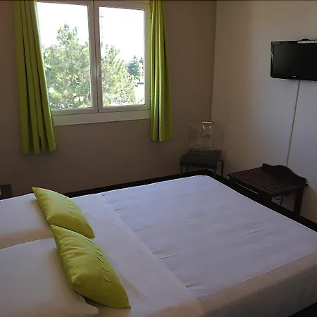 Le Neoulous Szálloda