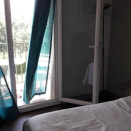 Le Neoulous Hotell 2*