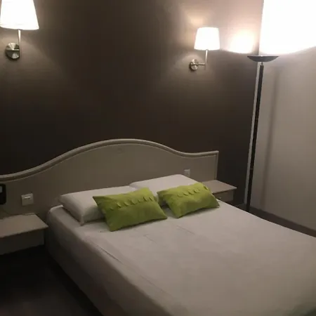 Le Neoulous Hotell 2*