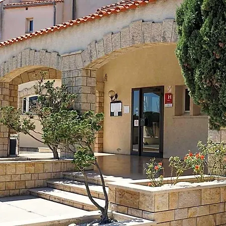 Hotel Le Neoulous 2*